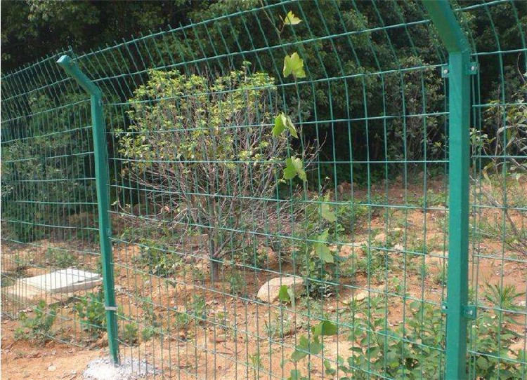 雙邊絲護欄網(wǎng)施工時 應該注意的問題？